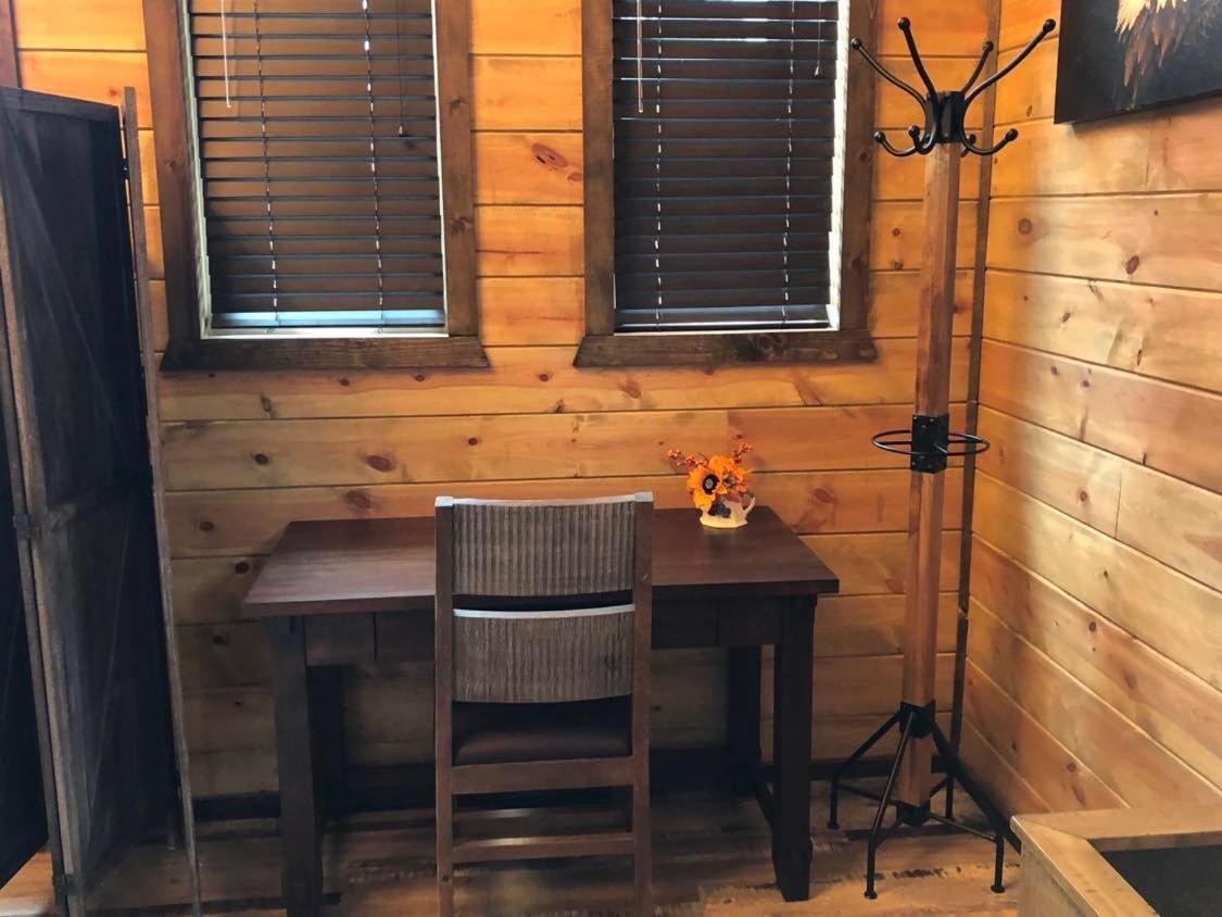 The Adirondack Honeymoon Hot Tub Soaking Tub Wood Burning Fireplace Stephens Gap Exterior photo